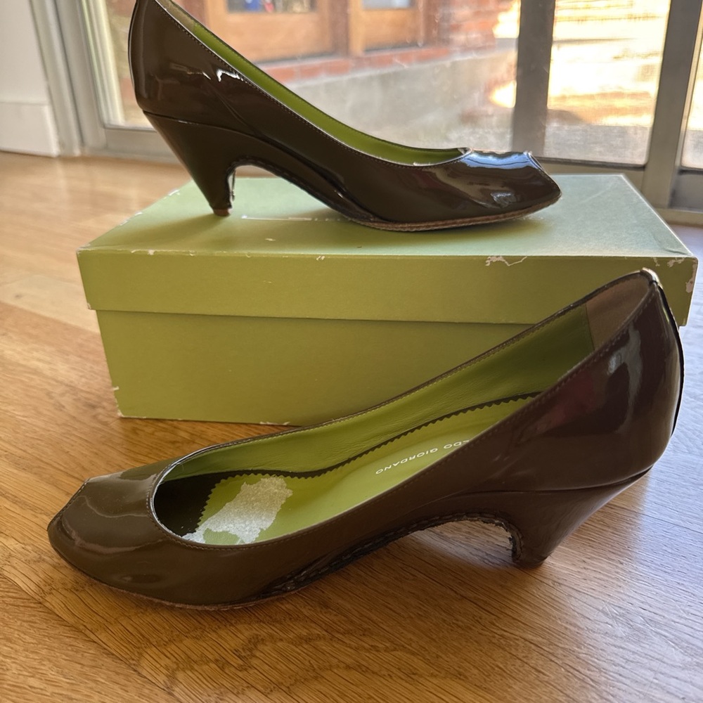 Chic Olive Patent Leather Heels